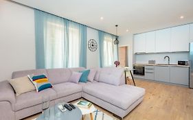 Contemporary Desgined Apartment